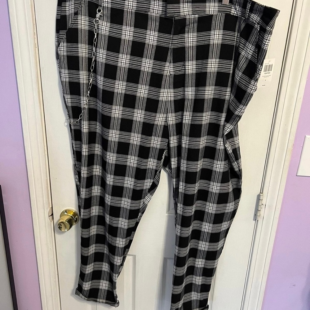 Black & White Plaid Pants With Detachable Chain